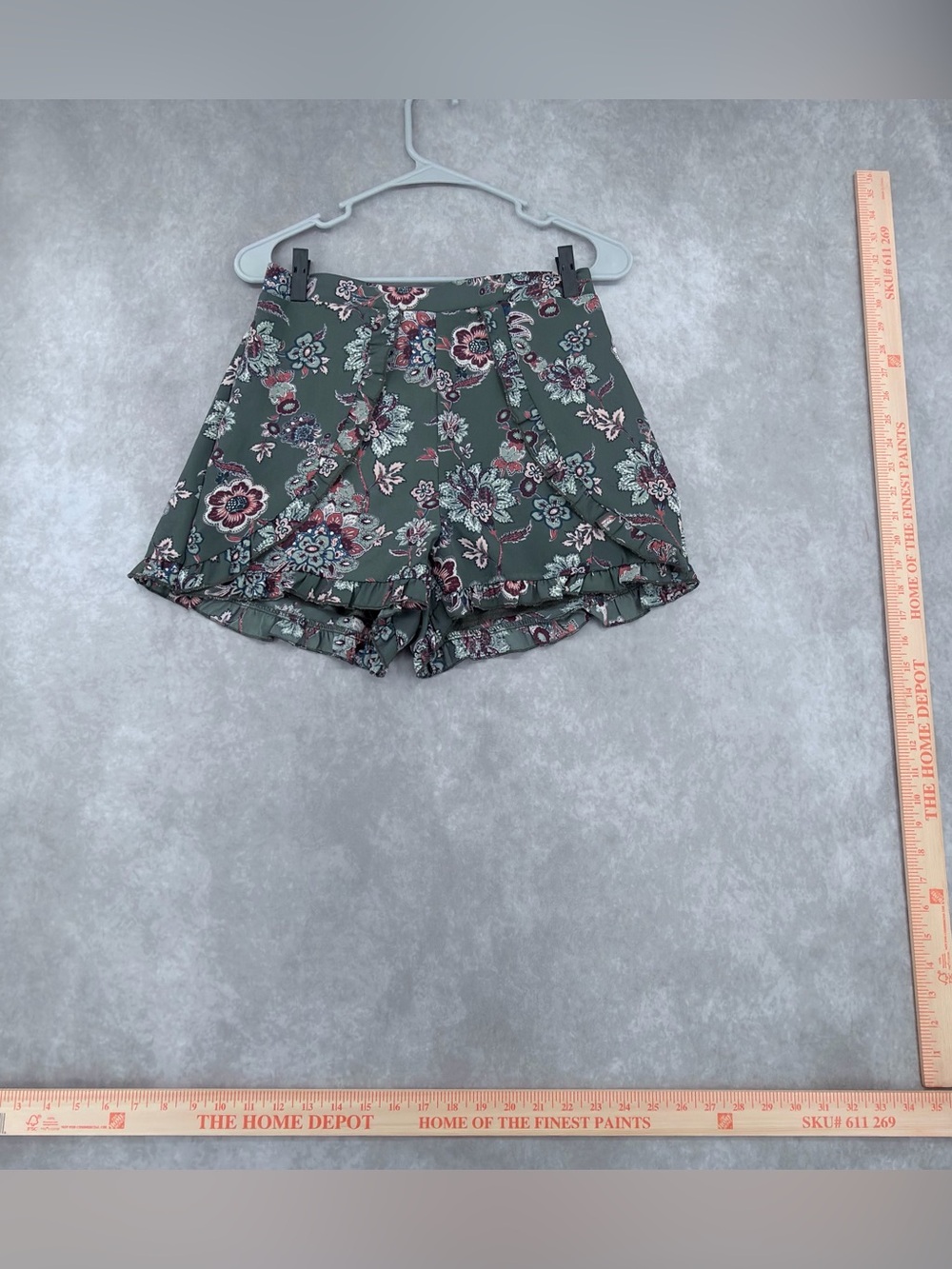 Charlotte Russe Olive Green Floral Ruffle Shorts medium women’s wrap front